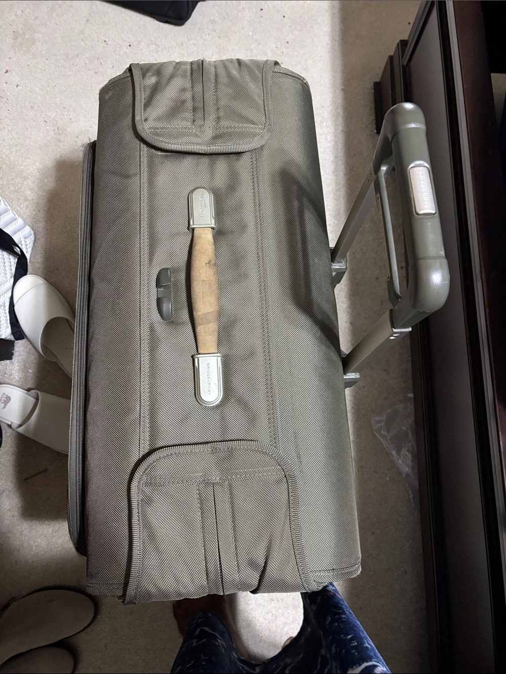 Briggs & Riley 24 wheeled wardrobe garment bag. Excellent preowned condition